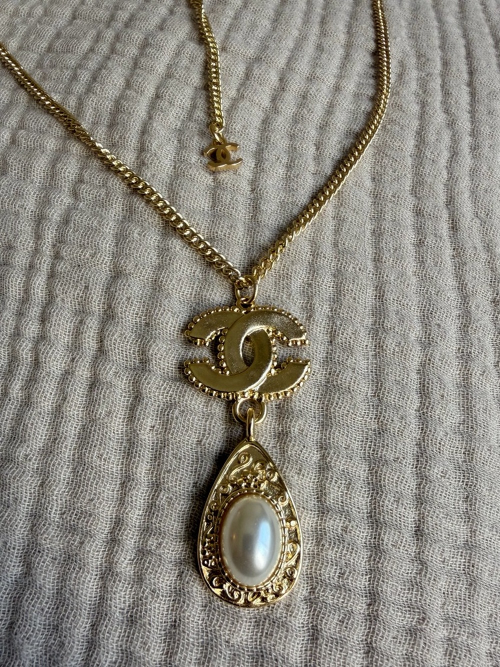 ✨Vintage Chanel Gold Pearl Pendant Necklace ✨